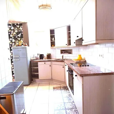Romantic, Spacious House With A Forest Garden