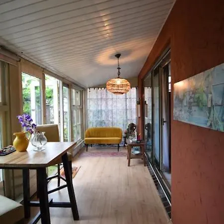 Romantic, Spacious House With A Forest Garden