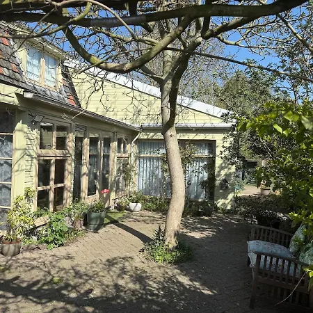 Romantic, Spacious House With A Forest Garden *